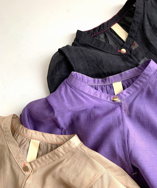 Q（キュー）の「シアーローンスキッパーシャツ（シャツ/ブラウス・レディース・ブラック/グレイッシュベージュ/パープル・MEDIUM）」の13枚目の写真