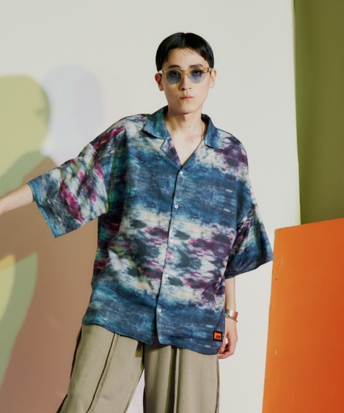 D.TT.K(ディティーティーケー)の「【ユニセックスアイテム】ORIGINAL PRINT SHIRTS ビッグシルエット オリジナル総柄 開襟シャツ オーバーサイズ(シャツ/ブラウス・メンズ・ブラック×ブルー/ホワイト×ブラック/グリーン×ピンク/ブラック・SMALL/LARGE/MEDIUM)」の4枚目の写真