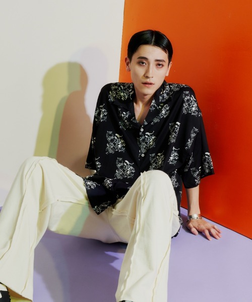 D.TT.K(ディティーティーケー)の「【ユニセックスアイテム】ORIGINAL PRINT SHIRTS ビッグシルエット オリジナル総柄 開襟シャツ オーバーサイズ(シャツ/ブラウス・メンズ・ブラック×ブルー/ホワイト×ブラック/グリーン×ピンク/ブラック・SMALL/LARGE/MEDIUM)」の2枚目の写真