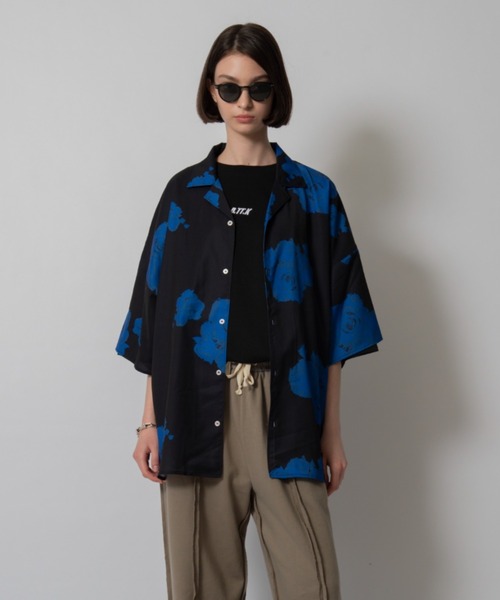 D.TT.K(ディティーティーケー)の「【ユニセックスアイテム】ORIGINAL PRINT SHIRTS ビッグシルエット オリジナル総柄 開襟シャツ オーバーサイズ(シャツ/ブラウス・メンズ・ブラック×ブルー/ホワイト×ブラック/グリーン×ピンク/ブラック・SMALL/LARGE/MEDIUM)」の6枚目の写真