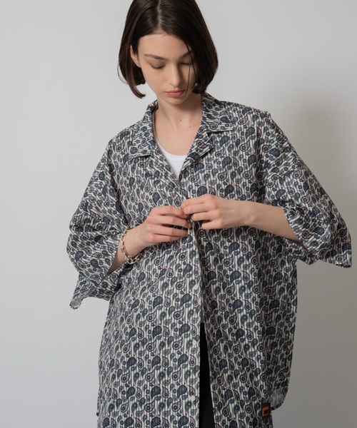 D.TT.K(ディティーティーケー)の「【ユニセックスアイテム】ORIGINAL PRINT SHIRTS ビッグシルエット オリジナル総柄 開襟シャツ オーバーサイズ(シャツ/ブラウス・メンズ・ブラック×ブルー/ホワイト×ブラック/グリーン×ピンク/ブラック・SMALL/LARGE/MEDIUM)」の15枚目の写真