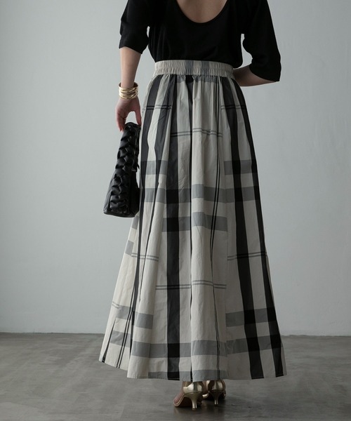 Anss.me（アンスミー）の「【Anss.me】チェックタフタボリュームマキシスカート（スカート・レディース・ブラック/ホワイト/ネイビー・FREE）」の6枚目の写真