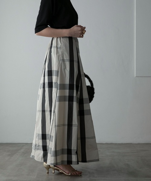 Anss.me（アンスミー）の「【Anss.me】チェックタフタボリュームマキシスカート（スカート・レディース・ブラック/ホワイト/ネイビー・FREE）」の5枚目の写真