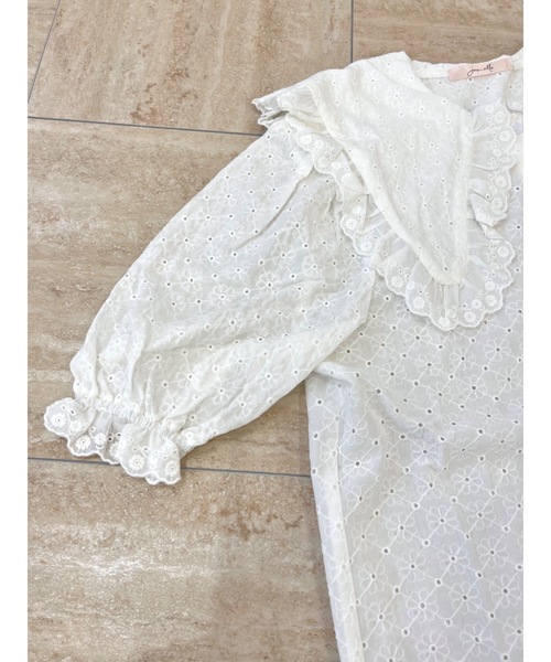 JUMELLE（ジュメロ）の「フラワー刺繍ブラウス（シャツ/ブラウス・レディース・アイボリー・FREE）」の7枚目の写真