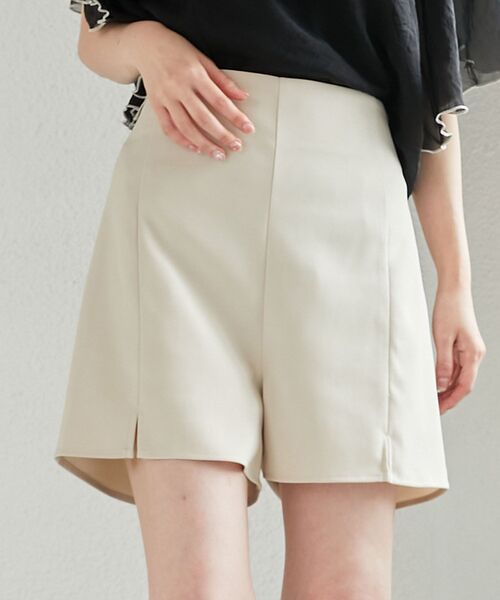 MAJESTIC LEGON（マジェスティックレゴン）の「ミニスリットショートパンツ（その他パンツ・レディース・ブラック/ブルー系その他4/ベージュ/キャメル・MEDIUM）」の3枚目の写真
