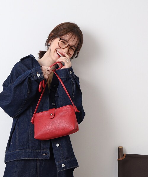 SHOO・LA・RUE（シューラルー）の「◆3層ポケットミニショルダーバッグ（ショルダーバッグ・レディース・ベージュ系4/ブラック/レッド系1・00）」の4枚目の写真