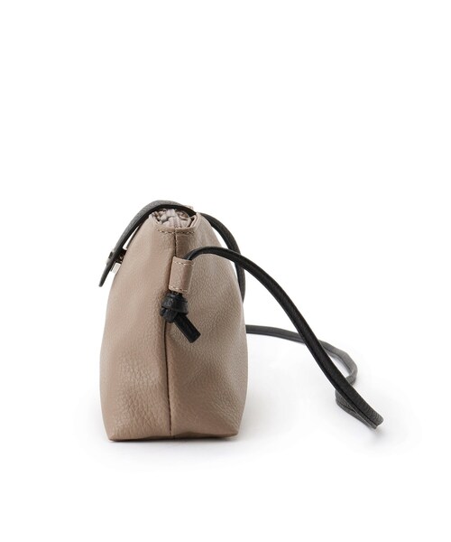 SHOO・LA・RUE（シューラルー）の「◆3層ポケットミニショルダーバッグ（ショルダーバッグ・レディース・ベージュ系4/ブラック/レッド系1・00）」の6枚目の写真