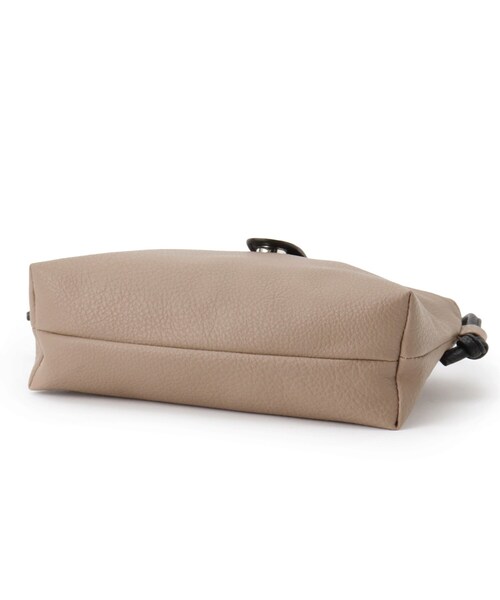 SHOO・LA・RUE（シューラルー）の「◆3層ポケットミニショルダーバッグ（ショルダーバッグ・レディース・ベージュ系4/ブラック/レッド系1・00）」の8枚目の写真