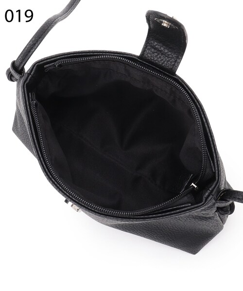 SHOO・LA・RUE（シューラルー）の「◆3層ポケットミニショルダーバッグ（ショルダーバッグ・レディース・ベージュ系4/ブラック/レッド系1・00）」の9枚目の写真