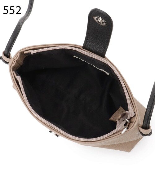 SHOO・LA・RUE（シューラルー）の「◆3層ポケットミニショルダーバッグ（ショルダーバッグ・レディース・ベージュ系4/ブラック/レッド系1・00）」の11枚目の写真