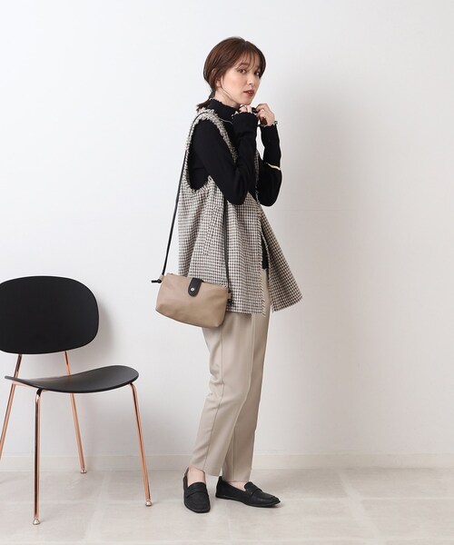 SHOO・LA・RUE（シューラルー）の「◆3層ポケットミニショルダーバッグ（ショルダーバッグ・レディース・ベージュ系4/ブラック/レッド系1・00）」の20枚目の写真