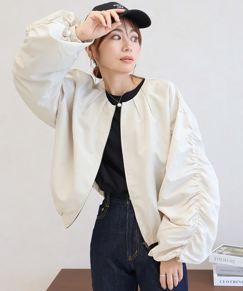 Social GIRL（ソーシャルガール）の「ギャザースリーブノーカラーブルゾン（ノーカラージャケット・レディース・アイボリー/ベージュ/カーキ/ブラック・L/M）」の2枚目の写真