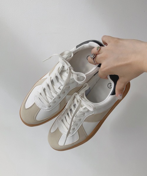 AS KNOW AS plus（アズノゥアズプラス）の「GERMAN TRAINER/ジャーマントレーナー リプロダクション レースアップスニーカー　【2023AWアイテム】（スニーカー・レディース・ブラック/ホワイト・LL/M/L/S）」の9枚目の写真