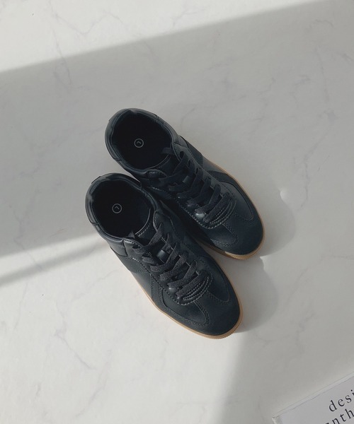 AS KNOW AS plus（アズノゥアズプラス）の「GERMAN TRAINER/ジャーマントレーナー リプロダクション レースアップスニーカー　【2023AWアイテム】（スニーカー・レディース・ブラック/ホワイト・LL/M/L/S）」の12枚目の写真