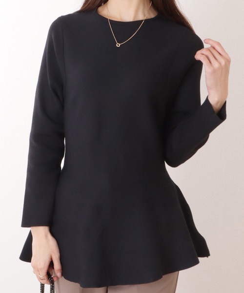 DAYRA(デイラ)の「パール付きクルーネックペプラムニットプルオーバー(ニット/セーター・レディース・アイボリー/ブラック/グレー/グレイッシュベージュ・S/FREE)」の3枚目の写真