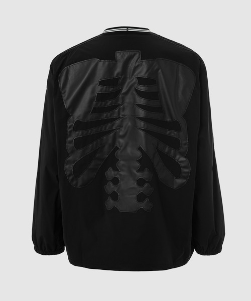 TAKAHIROMIYASHITATheSoloIst.(タカヒロミヤシタザソロイスト)の「back gusset sleeve v-neck football shirt.(bone type01)(その他トップス・メンズ・ブラック×ブラック/ブラック×ホワイト・46/44)」の3枚目の写真