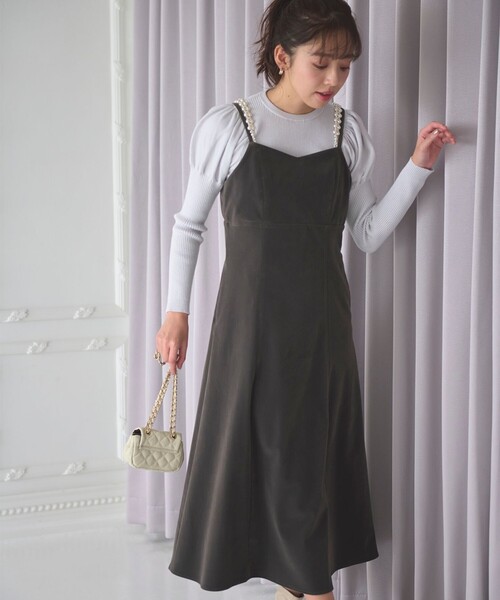 Feroux（フェルゥ）の「【2WAY】パールストラップベロア ジャンスカ（スカート・レディース・ブラック系/ライトグレー系・1/2）」の2枚目の写真