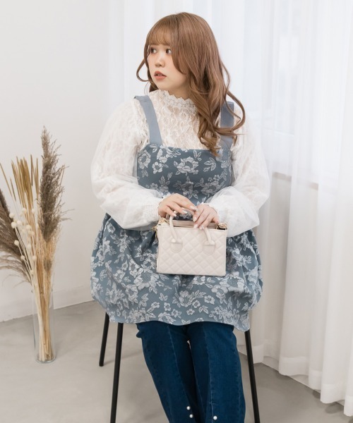 CLETTE(クレット)の「エンボス花柄リボンビスチェ(ベスト・レディース・ブルー/ブラック・4L/3L/LL)」の7枚目の写真