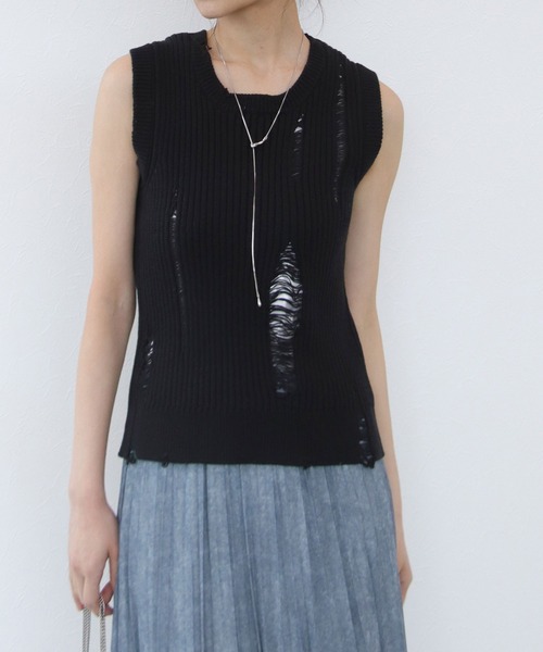 TITE IN THE STORE（ティテ　インザ　ストア）の「【VERSEAU/ヴェルソー】ダメージノースリニットプルオーバー（ニット/セーター・レディース・オフホワイト/ブラック・38）」の2枚目の写真