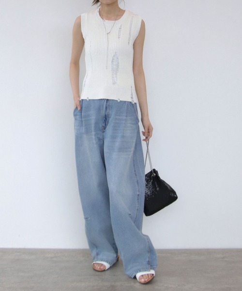 TITE IN THE STORE（ティテ　インザ　ストア）の「【VERSEAU/ヴェルソー】ダメージノースリニットプルオーバー（ニット/セーター・レディース・オフホワイト/ブラック・38）」の4枚目の写真