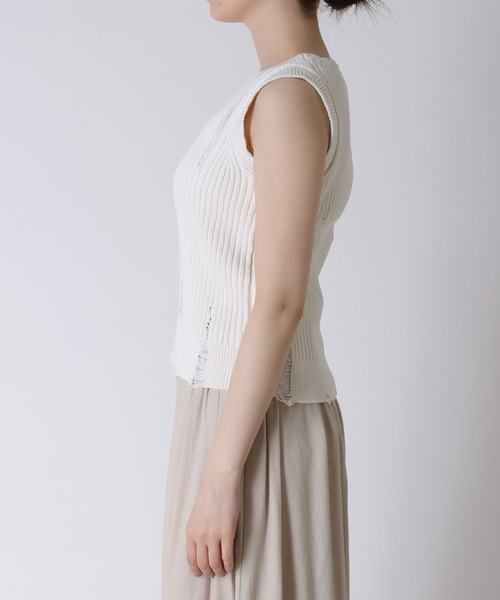 TITE IN THE STORE（ティテ　インザ　ストア）の「【VERSEAU/ヴェルソー】ダメージノースリニットプルオーバー（ニット/セーター・レディース・オフホワイト/ブラック・38）」の12枚目の写真