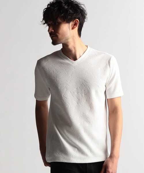 NICOLE CLUB FOR MEN(ニコルクラブフォーメン)の「エンボスアラカルトVネック半袖プルオーバー(Tシャツ/カットソー・メンズ・ブラック系1/ホワイト系1/ホワイト系2/ブラック系2・MEDIUM/LARGE/X-LARGE)」の1枚目の写真