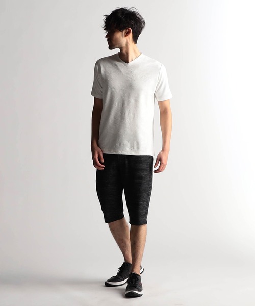 NICOLE CLUB FOR MEN(ニコルクラブフォーメン)の「エンボスアラカルトVネック半袖プルオーバー(Tシャツ/カットソー・メンズ・ブラック系1/ホワイト系1/ホワイト系2/ブラック系2・MEDIUM/LARGE/X-LARGE)」の5枚目の写真