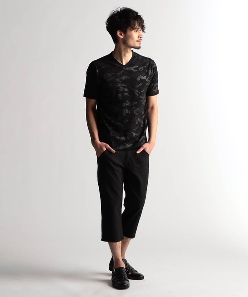 NICOLE CLUB FOR MEN(ニコルクラブフォーメン)の「エンボスアラカルトVネック半袖プルオーバー(Tシャツ/カットソー・メンズ・ブラック系1/ホワイト系1/ホワイト系2/ブラック系2・MEDIUM/LARGE/X-LARGE)」の6枚目の写真