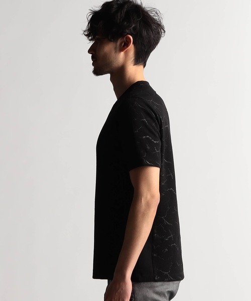 NICOLE CLUB FOR MEN(ニコルクラブフォーメン)の「エンボスアラカルトVネック半袖プルオーバー(Tシャツ/カットソー・メンズ・ブラック系1/ホワイト系1/ホワイト系2/ブラック系2・MEDIUM/LARGE/X-LARGE)」の10枚目の写真