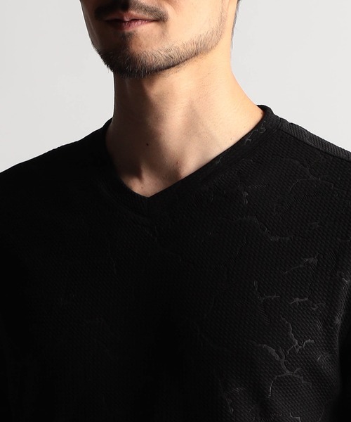NICOLE CLUB FOR MEN(ニコルクラブフォーメン)の「エンボスアラカルトVネック半袖プルオーバー(Tシャツ/カットソー・メンズ・ブラック系1/ホワイト系1/ホワイト系2/ブラック系2・MEDIUM/LARGE/X-LARGE)」の11枚目の写真