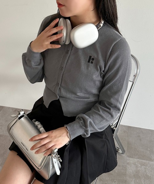 soie by apres jour mignon(ソワバイアプレジュールミニョン)の「ワンポイントカーディガン【ZOZOTOWN限定アイテム】(カーディガン/ボレロ・レディース・ブラック/グレー/ライトグレー・フリー/X-LARGE)」の1枚目の写真