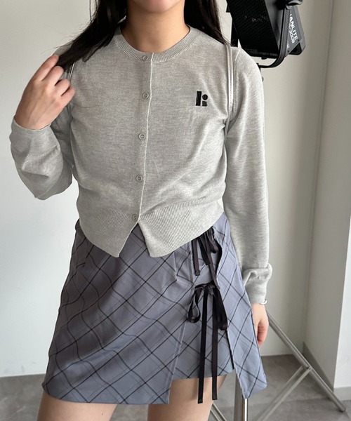 soie by apres jour mignon(ソワバイアプレジュールミニョン)の「ワンポイントカーディガン【ZOZOTOWN限定アイテム】(カーディガン/ボレロ・レディース・ブラック/グレー/ライトグレー・フリー/X-LARGE)」の3枚目の写真