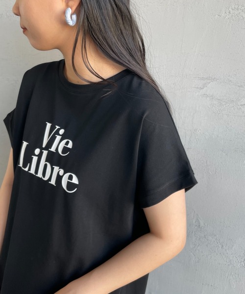 tシャツ 「MAISON DE L'ALLURE/メゾンドゥラリュール」 光沢ラバーロゴプリントTシャツ レディース MAISON DE L'ALLURE（メゾンドゥラリュール）の「[MAISON DE L