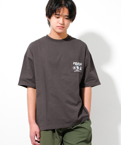 RAT EFFECT(ラットエフェクト)の「PEACEポケBIG Tシャツ(Tシャツ/カットソー・キッズ・チャコールグレー/オフホワイト/ブラック/ライトグレー・170/160/150/140/130)」の9枚目の写真