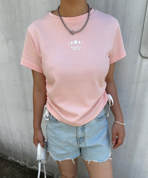 sandlessmoon(サンドレスムーン)の「サイドリボンTシャツ(Tシャツ/カットソー・レディース・ピンク/ホワイト・FREE)」の1枚目の写真