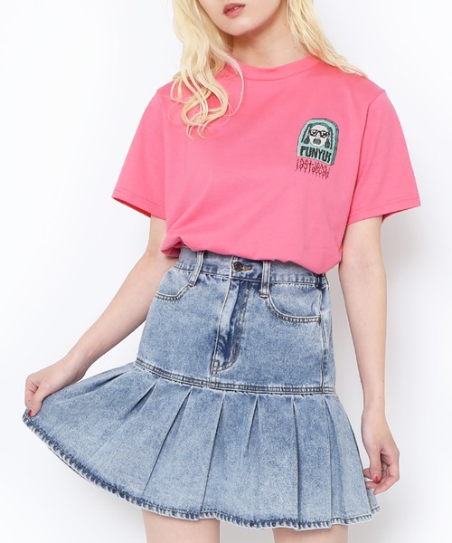 PUNYUS（プニュズ）の「プリーツヘムデニムミニスカート（デニムスカート・レディース・ブラック/ライトブルー・1/2/3/4）」の3枚目の写真