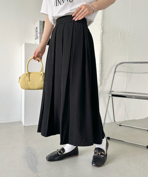 CLEA(クレア)の「ミディ丈プリーツスカート(スカート・レディース・グレー/ブラック・FREE)」の2枚目の写真