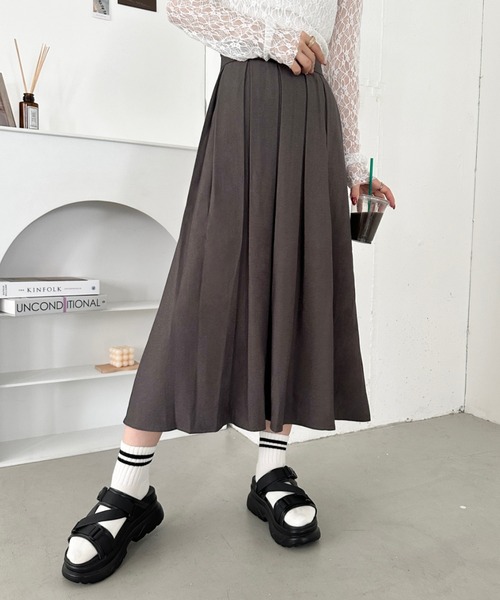 CLEA(クレア)の「ミディ丈プリーツスカート(スカート・レディース・グレー/ブラック・FREE)」の3枚目の写真