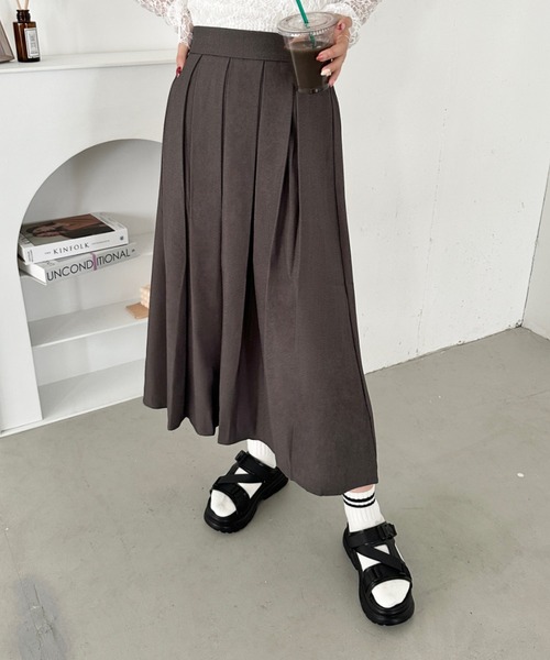 CLEA(クレア)の「ミディ丈プリーツスカート(スカート・レディース・グレー/ブラック・FREE)」の4枚目の写真