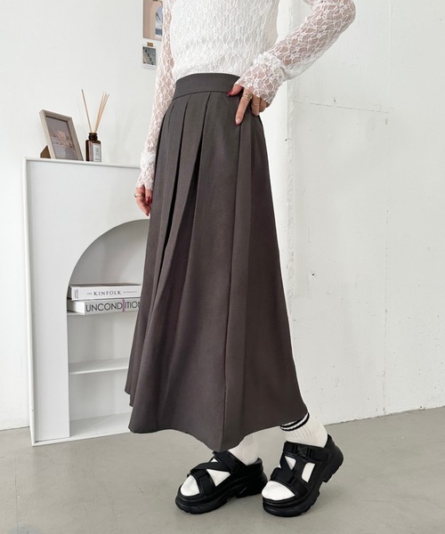 CLEA(クレア)の「ミディ丈プリーツスカート(スカート・レディース・グレー/ブラック・FREE)」の7枚目の写真