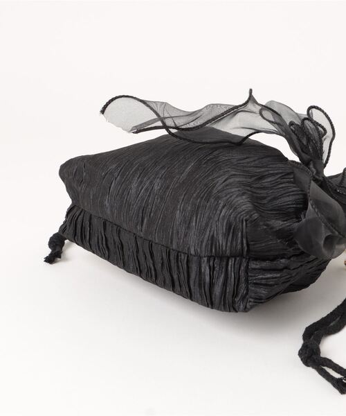 Mayree（メイリー）の「【float】リボンピン付き 巾着型 パールベルト ショルダーバッグ【2way】（ショルダーバッグ・レディース・ホワイト/ブラック・FREE）」の3枚目の写真