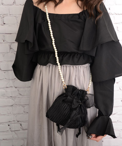 Mayree（メイリー）の「【float】リボンピン付き 巾着型 パールベルト ショルダーバッグ【2way】（ショルダーバッグ・レディース・ホワイト/ブラック・FREE）」の10枚目の写真