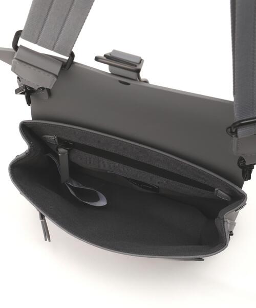 GASTON LUGA（ガストンルーガ）の「GASTON LUGA/ガストンルーガ/SPLASH CROSSBODY BAG（ショルダーバッグ・メンズ・グレー/ブラック/ベージュ/チャコールグレー・F）」の22枚目の写真