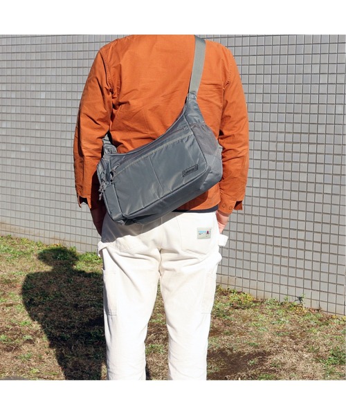 COLEMAN（コールマン）の「クールショルダーMD（ブラックヘザー）（ショルダーバッグ・レディース・ブラック×グレー・8L）」の13枚目の写真