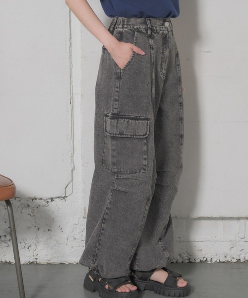 RETRO GIRL（レトロガール）の「カーゴデニムパンツ（デニムパンツ・レディース・ブルー/ブラック/ケミカルウォッシュ・FREE）」の2枚目の写真