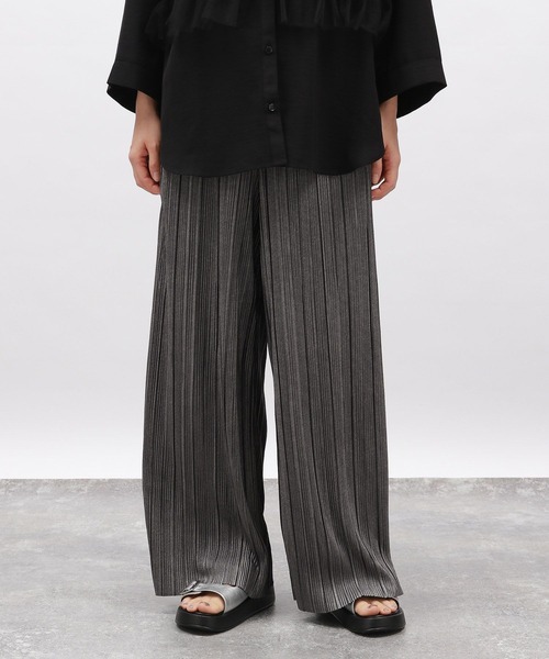 LAKOLE（ラコレ）の「プリーツイージーパンツ / 137191（その他パンツ・レディース・グレー/ブラック/ブラウン・SMALL/MEDIUM）」の2枚目の写真