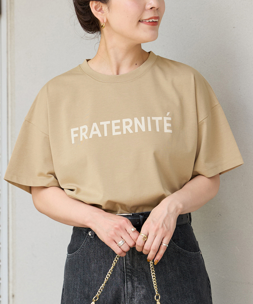 B.C STOCK（ベーセーストック）の「《追加2》シンプルロゴTEE（Tシャツ/カットソー・レディース・ホワイト/ベージュ/チャコールグレー・FREE）」の2枚目の写真