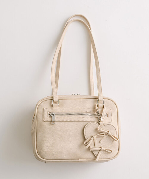 OLIVE des OLIVE（オリーブデオリーブ）の「リボンハートポーチ付ボストン（ショルダーバッグ・レディース・ピンク/ダークブラウン/ブラック/アイボリー・FREE）」の11枚目の写真