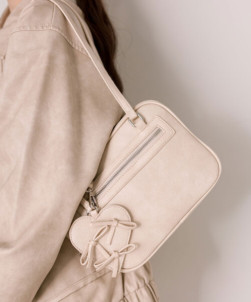 OLIVE des OLIVE（オリーブデオリーブ）の「リボンハートポーチ付ボストン（ショルダーバッグ・レディース・ピンク/ダークブラウン/ブラック/アイボリー・FREE）」の13枚目の写真