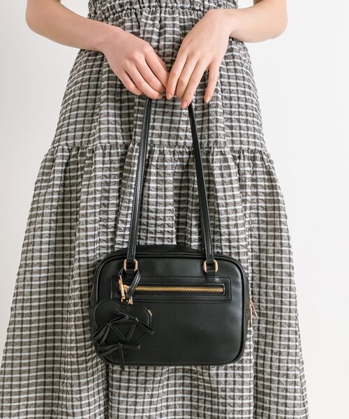 OLIVE des OLIVE（オリーブデオリーブ）の「リボンハートポーチ付ボストン（ショルダーバッグ・レディース・ピンク/ダークブラウン/ブラック/アイボリー・FREE）」の3枚目の写真